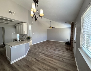 1762 Glencairn Lane - Photo Thumbnail 11