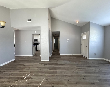 1762 Glencairn Lane - Photo Thumbnail 3