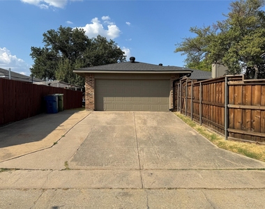 1762 Glencairn Lane - Photo Thumbnail 29