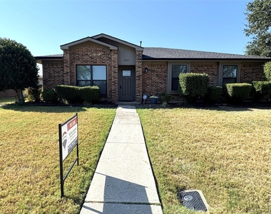 1762 Glencairn Lane - Photo Thumbnail 1