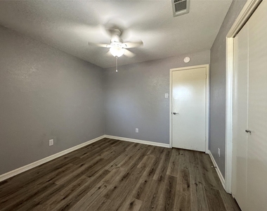1762 Glencairn Lane - Photo Thumbnail 23
