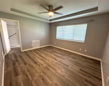 1762 Glencairn Lane - Photo Thumbnail 16