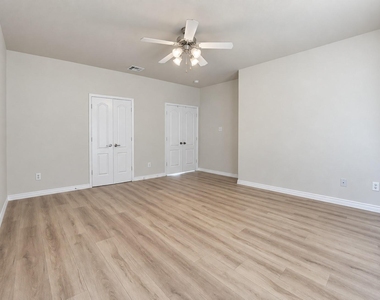 1911 Plantation Parkway - Photo Thumbnail 10