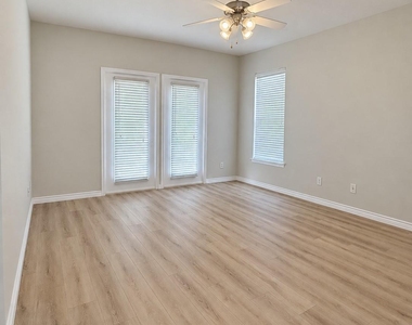 1911 Plantation Parkway - Photo Thumbnail 9
