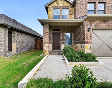 340 Willowmore Drive - Photo Thumbnail 3