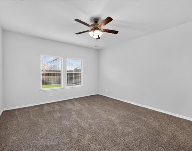 340 Willowmore Drive - Photo Thumbnail 15