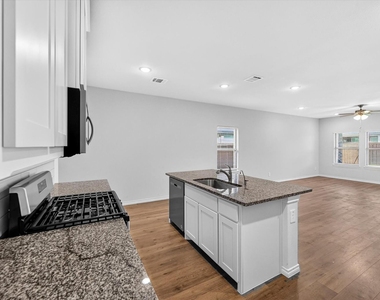 340 Willowmore Drive - Photo Thumbnail 9