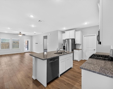 340 Willowmore Drive - Photo Thumbnail 5