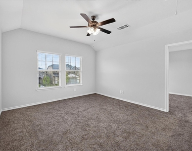 340 Willowmore Drive - Photo Thumbnail 18