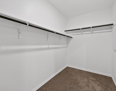 340 Willowmore Drive - Photo Thumbnail 28
