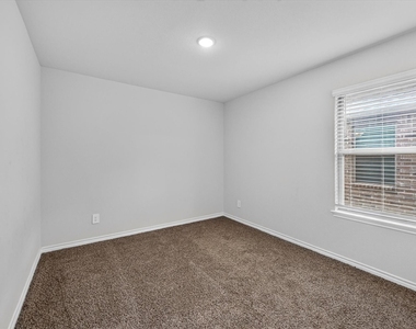 340 Willowmore Drive - Photo Thumbnail 20