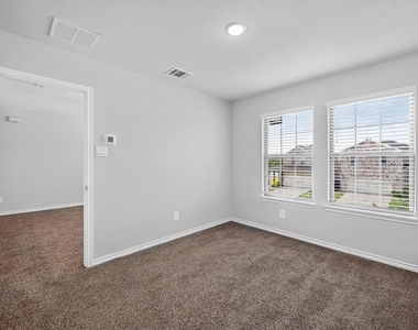 340 Willowmore Drive - Photo Thumbnail 23