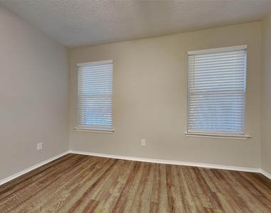 6006 Lavaca Drive - Photo Thumbnail 7