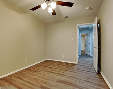 6006 Lavaca Drive - Photo Thumbnail 13