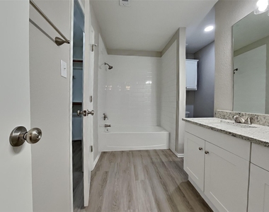 6006 Lavaca Drive - Photo Thumbnail 8