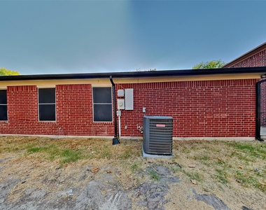 6006 Lavaca Drive - Photo Thumbnail 16