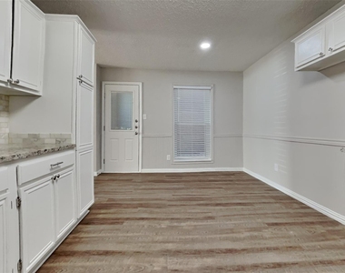 6006 Lavaca Drive - Photo Thumbnail 4
