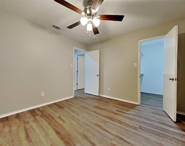 6006 Lavaca Drive - Photo Thumbnail 10
