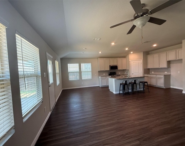 621 Fletcher Drive - Photo Thumbnail 5