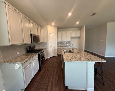 621 Fletcher Drive - Photo Thumbnail 2