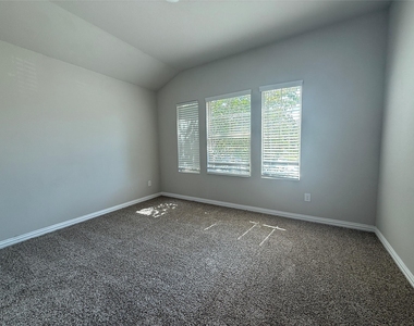 621 Fletcher Drive - Photo Thumbnail 14