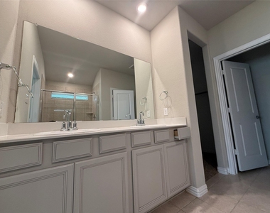 621 Fletcher Drive - Photo Thumbnail 9
