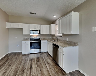 8228 Willis Lane - Photo Thumbnail 4