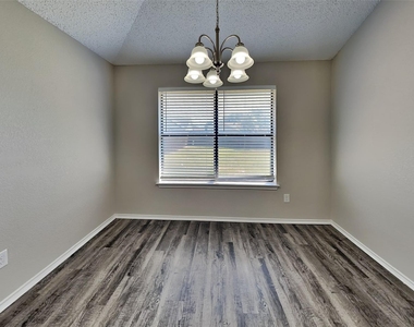 8228 Willis Lane - Photo Thumbnail 5