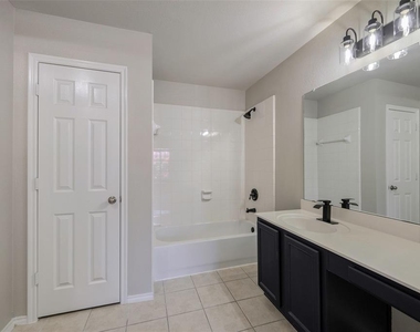 4152 Kyndra Circle - Photo Thumbnail 10