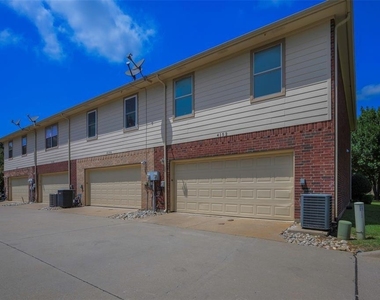 4152 Kyndra Circle - Photo Thumbnail 13