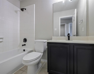 4152 Kyndra Circle - Photo Thumbnail 12