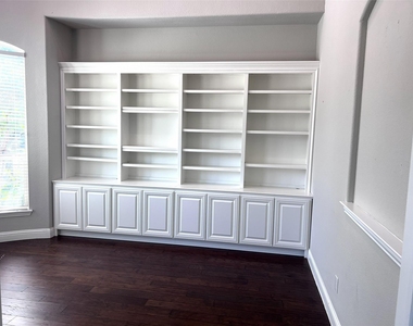 870 Sagebrush Drive - Photo Thumbnail 2
