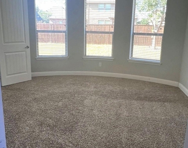870 Sagebrush Drive - Photo Thumbnail 6