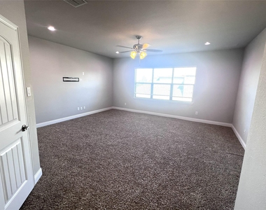 870 Sagebrush Drive - Photo Thumbnail 11