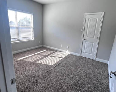 870 Sagebrush Drive - Photo Thumbnail 12