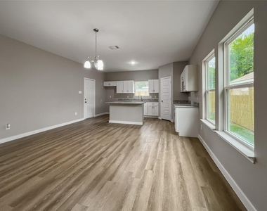 4615 Roberts Avenue - Photo Thumbnail 7