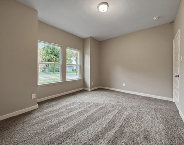 4615 Roberts Avenue - Photo Thumbnail 11