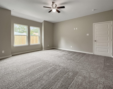 4615 Roberts Avenue - Photo Thumbnail 12