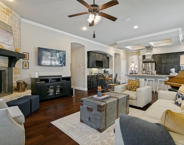 417 Chestnut Lane - Photo Thumbnail 4