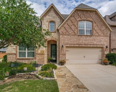 417 Chestnut Lane - Photo Thumbnail 1
