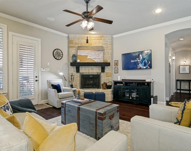 417 Chestnut Lane - Photo Thumbnail 6