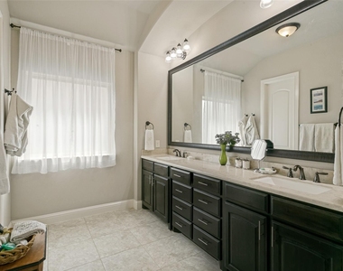417 Chestnut Lane - Photo Thumbnail 13