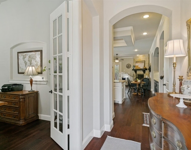 417 Chestnut Lane - Photo Thumbnail 2