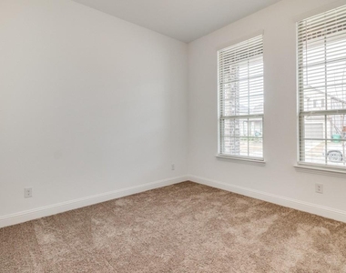 3813 Cherry Hills Drive - Photo Thumbnail 7