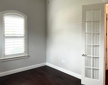 880 Saint Peter Lane - Photo Thumbnail 3