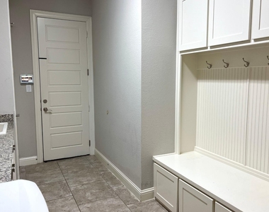 880 Saint Peter Lane - Photo Thumbnail 18