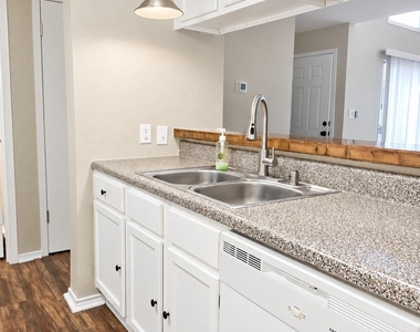 4653 Country Creek Drive - Photo Thumbnail 11