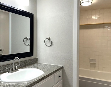 4653 Country Creek Drive - Photo Thumbnail 14