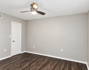 4653 Country Creek Drive - Photo Thumbnail 13