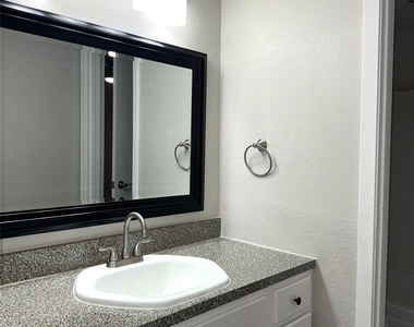 4653 Country Creek Drive - Photo Thumbnail 16